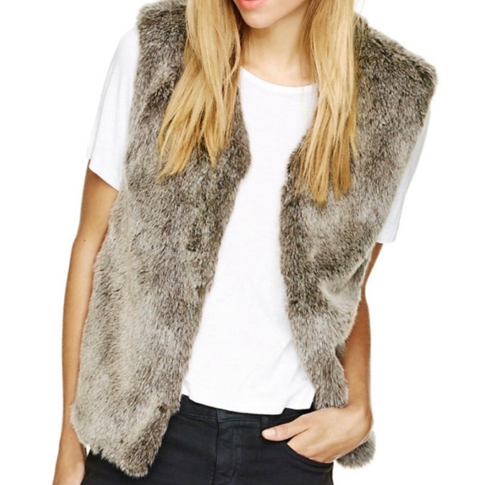 Aritzia Talula Women's Park Slope Plush
Faux Fur Brown Tan Vest • Size S